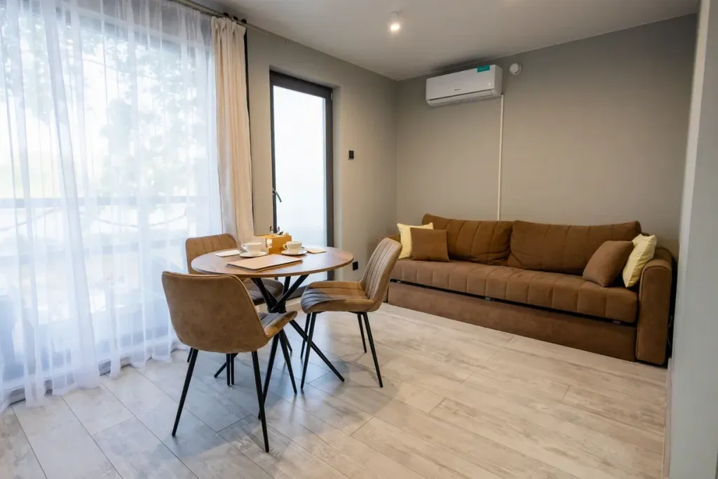 Гостевой дом в глэмпинге на берегу реки