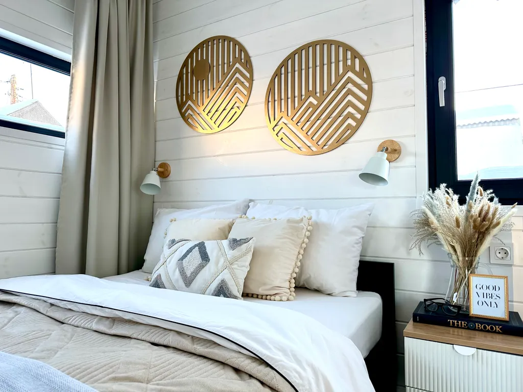 Домик у озера с баней и чаном