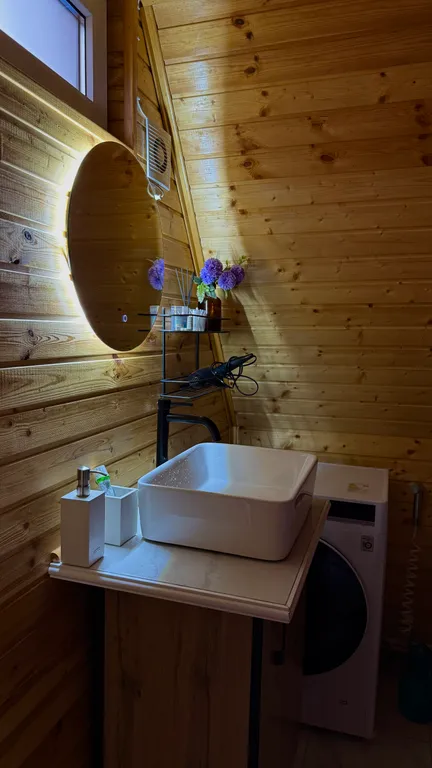 A-frame домик с панорамным видом на город