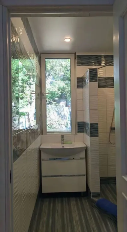 Апартаменты с видом на море, расписными стена и отдельной спальней