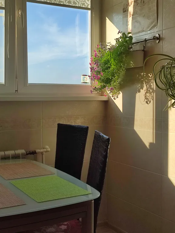 Трешка в центре города с охраняемой парковкой