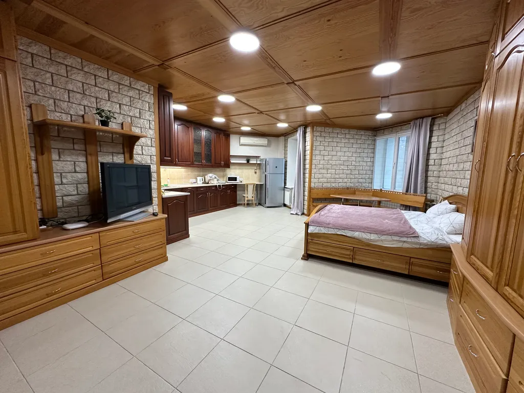 Квартира Квартира Комфортная просторная студия в тихом центре рядом с парком — Новосибирск