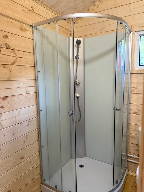 Уютный домик в горах недалеко от моря