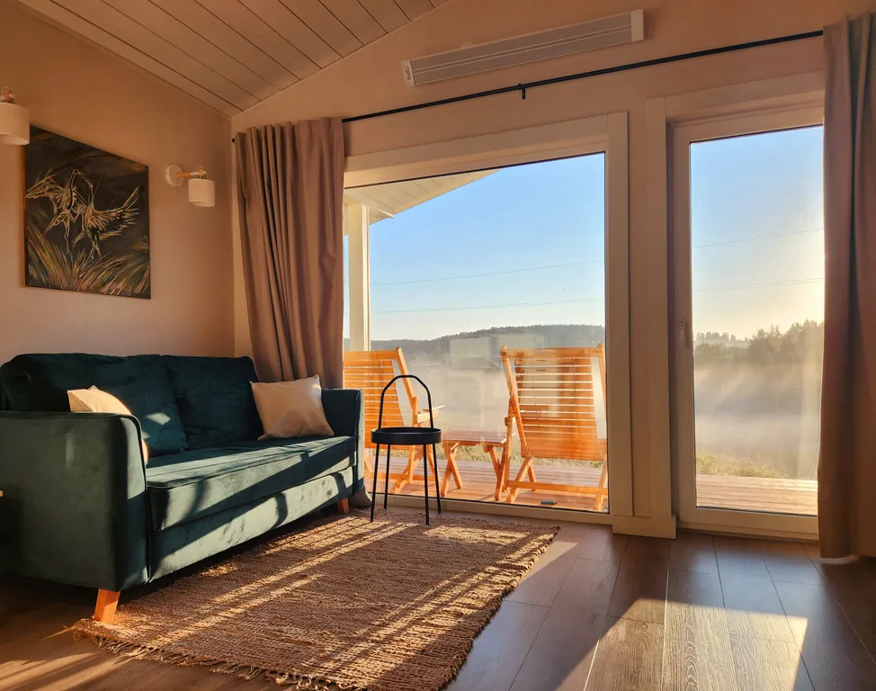 Журавлиный домик на берегу речки