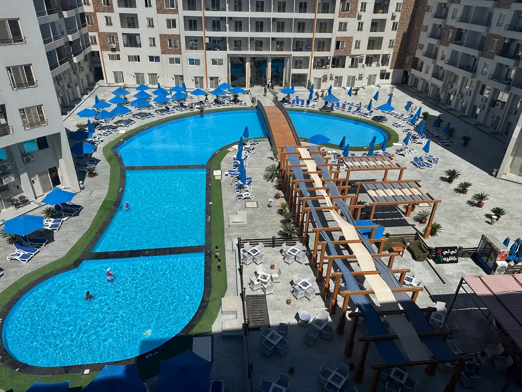 Апартаменты с личным пляжем и бассейном