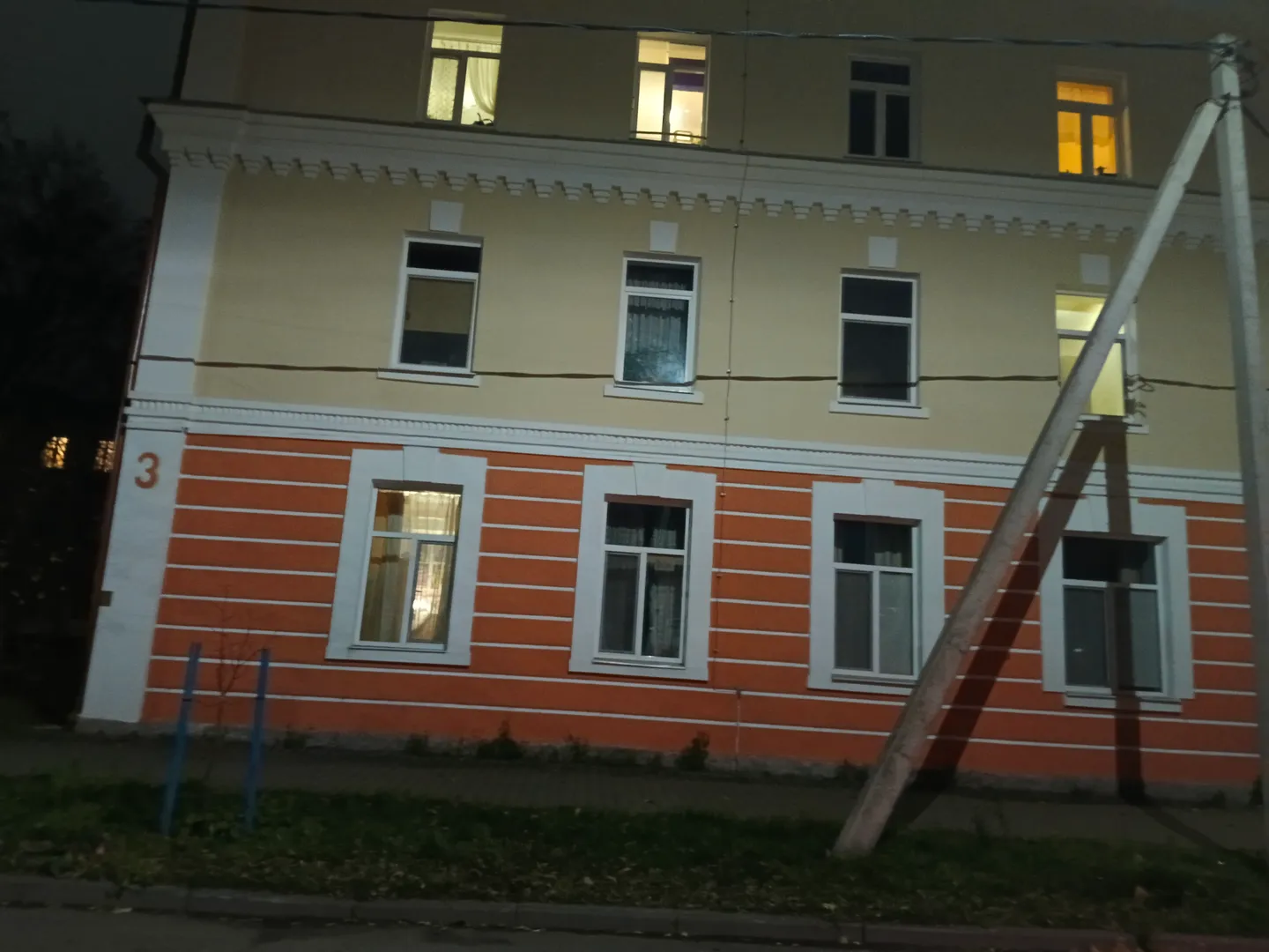Двор, фасад дома