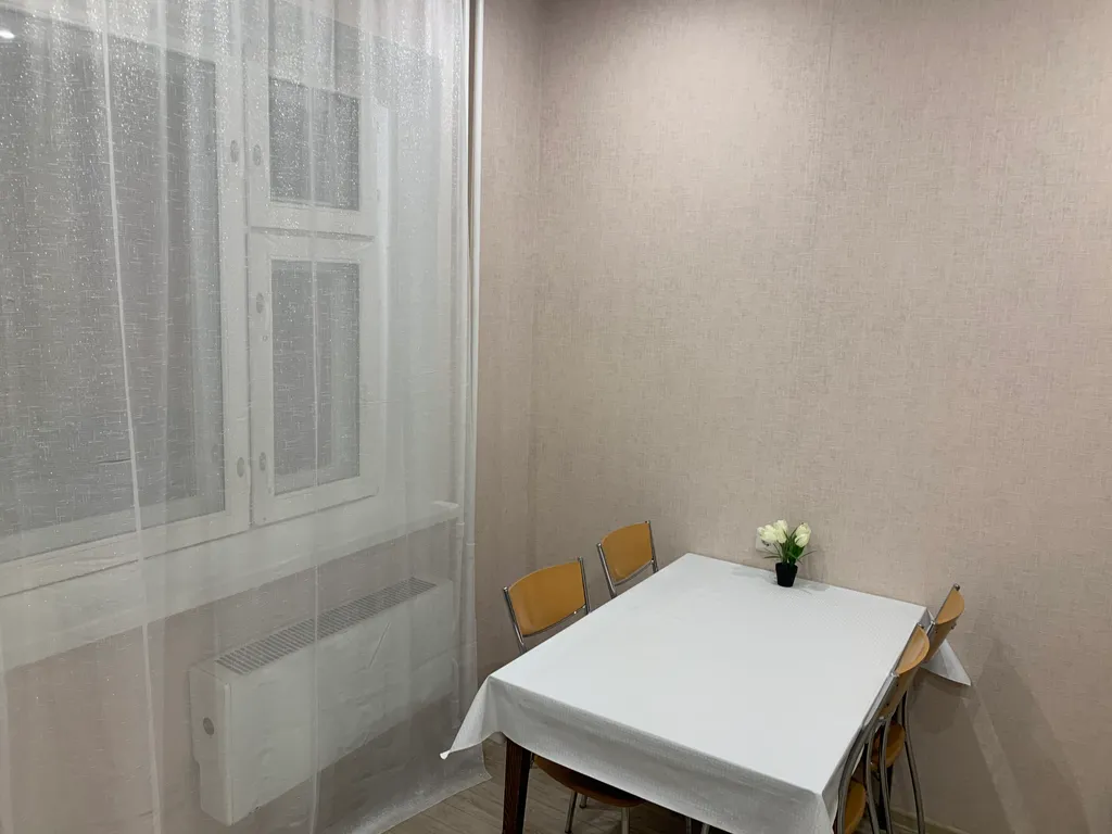 2 комнатная квартира возле Крытого рынка, центр