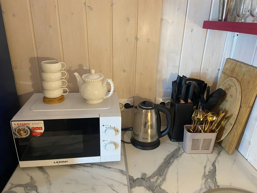 Дом у берёзы с баней в тихом месте возле леса и реки