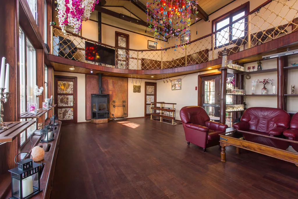 Дом на воде Nevo у берега Крестовского острова