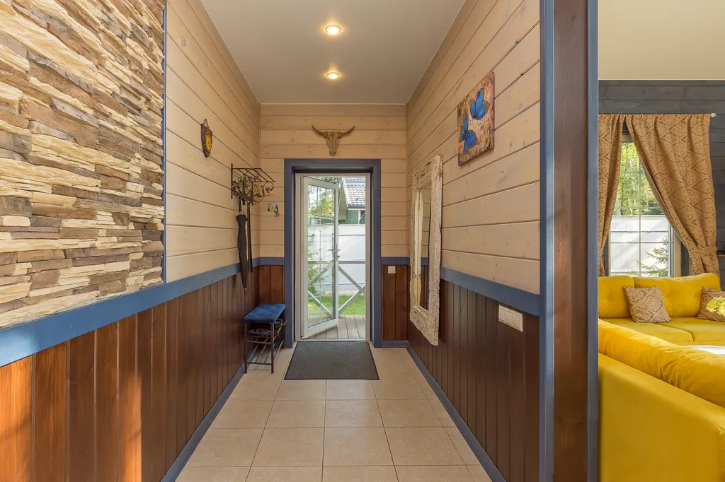 Коттедж Уютный дом с баней и чаном в лесном участке у берега водохранилища — Логиново