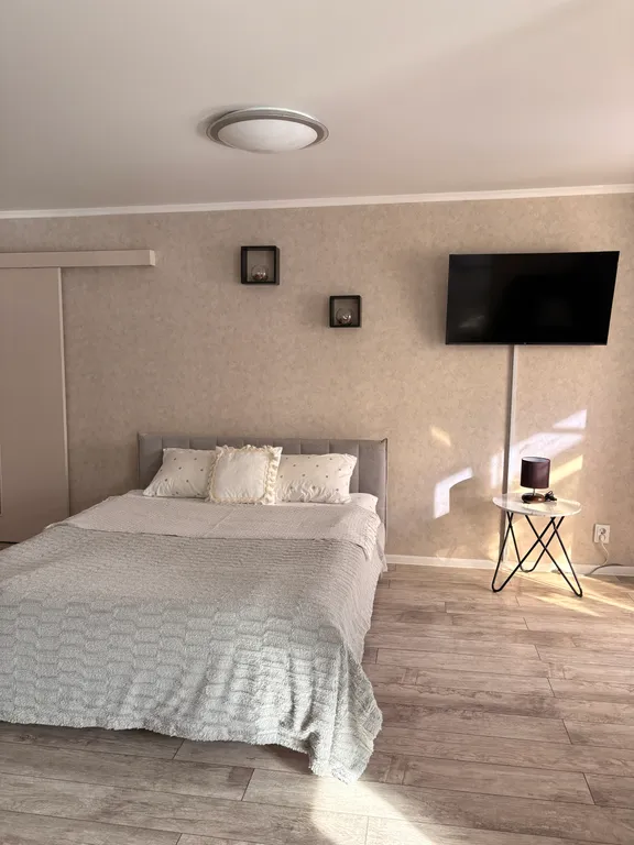 Видовая квартира с панорамным остеклением в центре