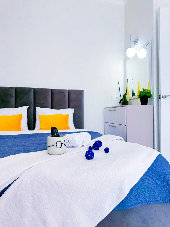 Рядом с Хан шатыр. Центр города Астана