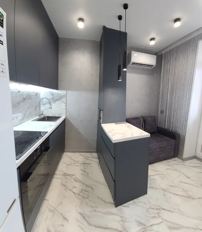 Новострой с видом на море