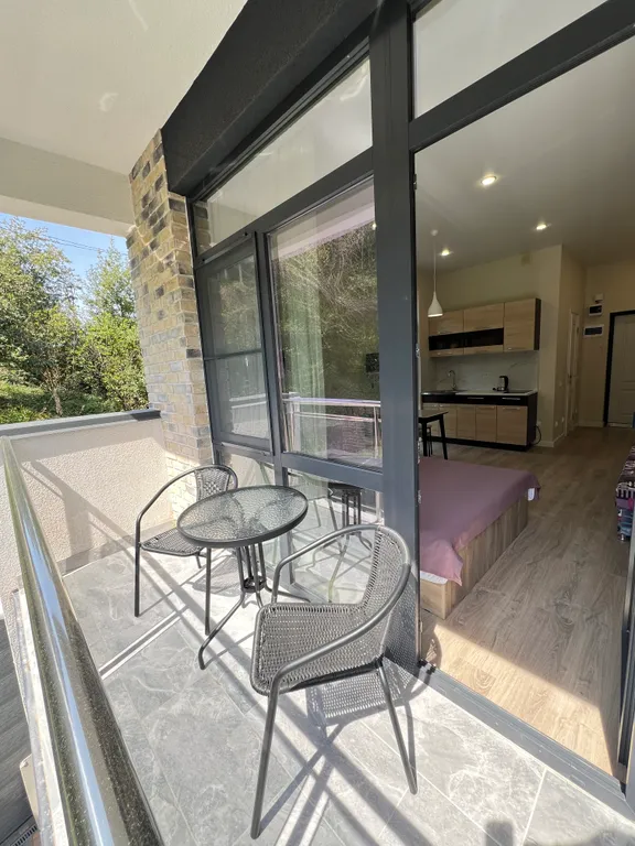 Уютная студия с бассейном