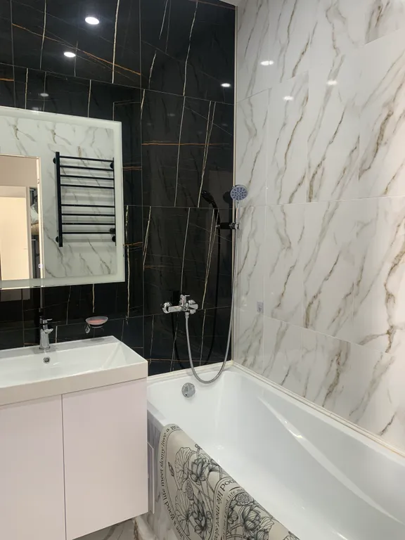 Светлая, уютная квартира с балконом в Бродвее