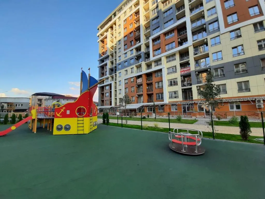 2-комнатная квартира с панорамными окнами у моря