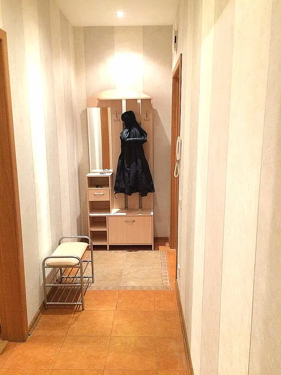 Квартира с двуспальной кроватью и диванчиком