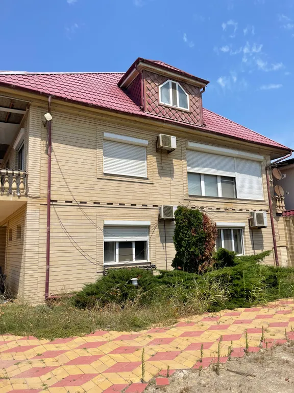 Часть дома с отдельным входом в 3 минутах от моря для большой компании