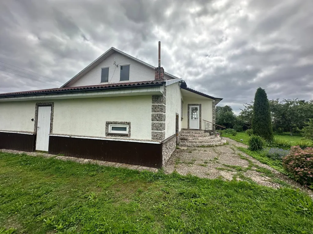 Частный дом с беседкой и мангалом