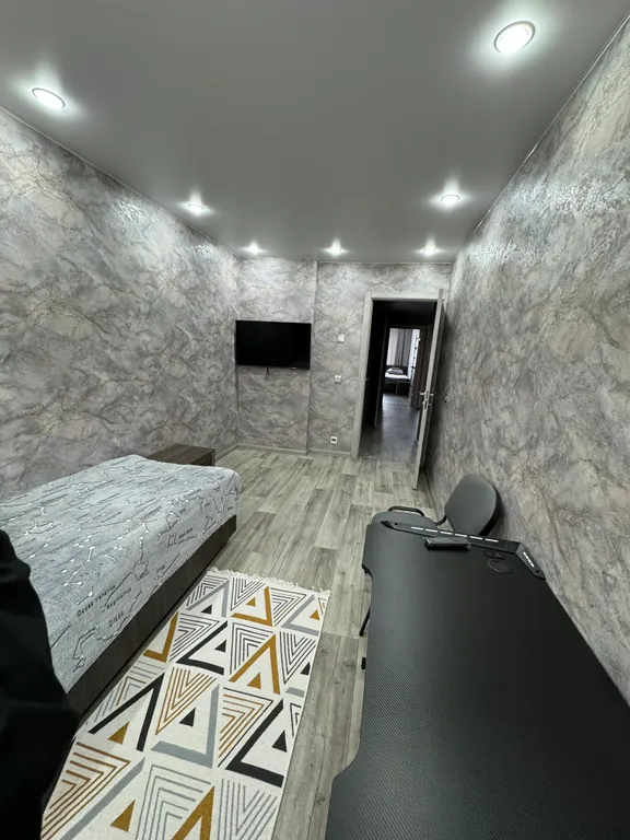 3-х комнатная квартира в центре Айхала