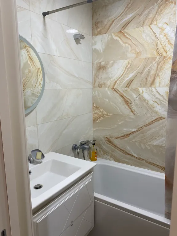 Двухкомнатные апартаменты в новостройке с витражным балконом