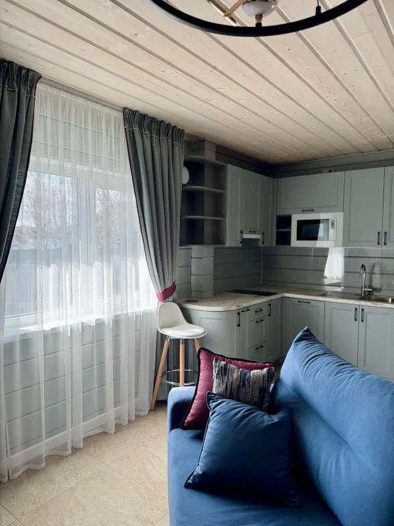 Дом рядом с озером