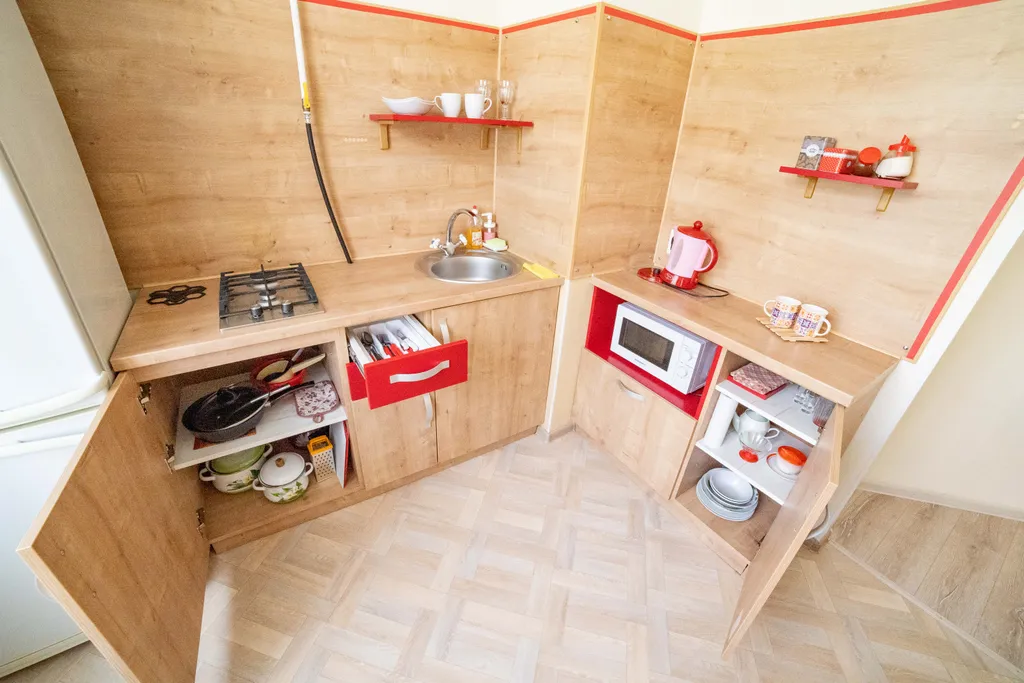 Сталинка в центре, в пешей доступности парк и вокзал, кондиционер, wi-fi