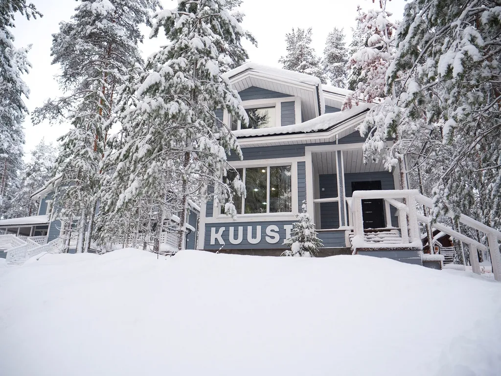 Уютный и просторный коттедж в сосновом бору на берегу озера