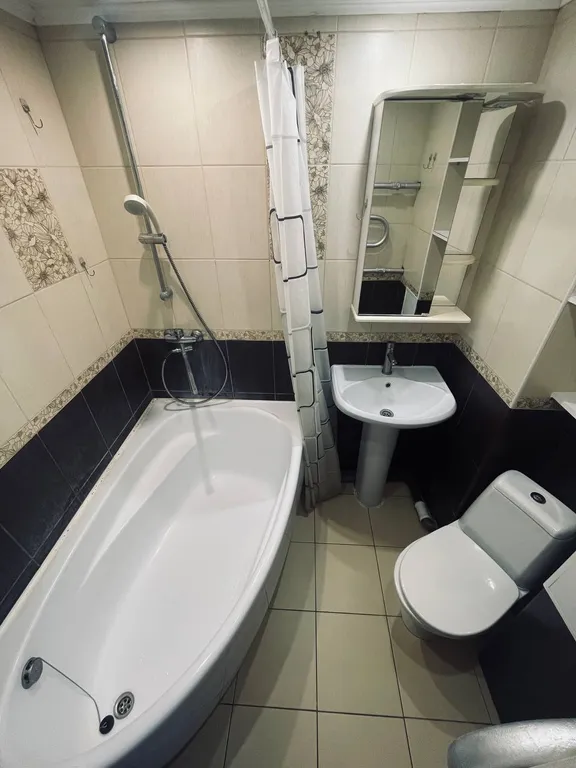 Чистая светлая комната в 3х комнатной квартире