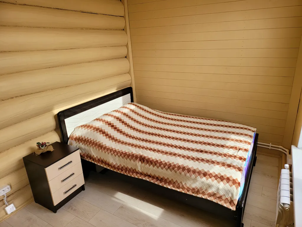 Дом с баней для большой семьи или дружной компании рядом с озером.