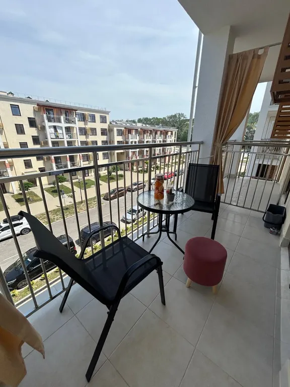 Студия с бассейном