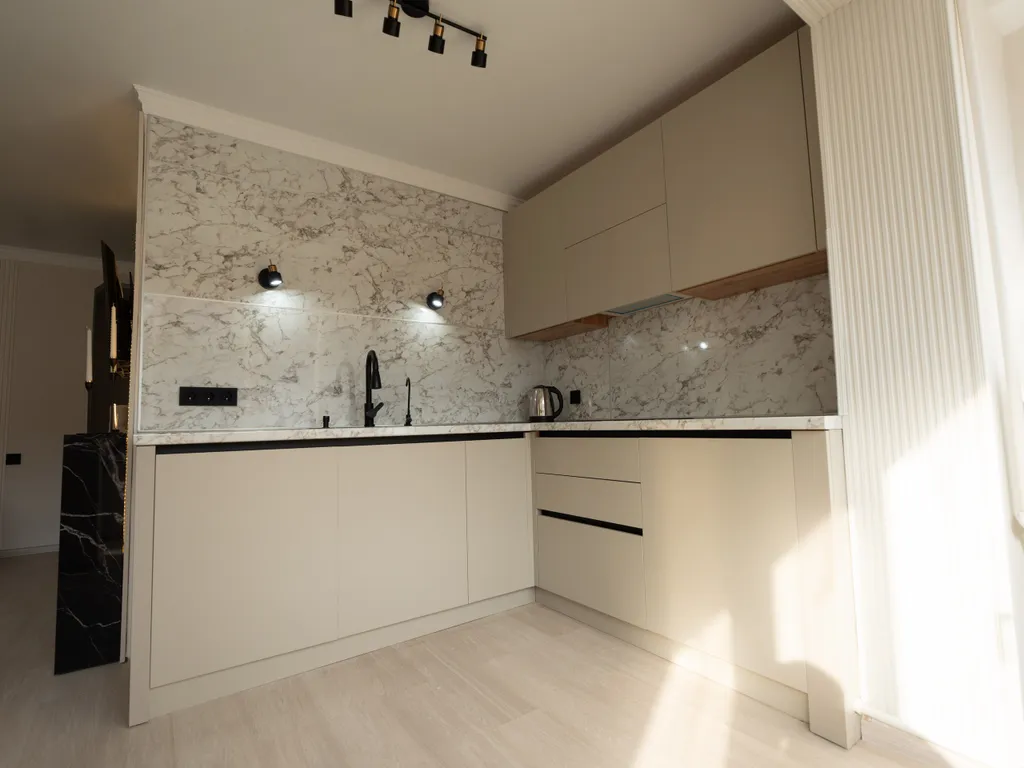 Дизайнерская квартира с видом на горы в центре Домбая