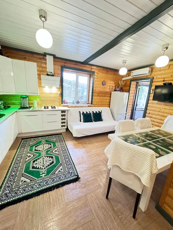 Просторный дом с банькой и видом на храм