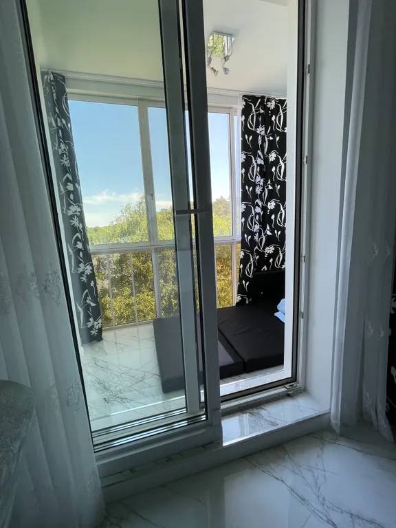 Уютная квартира с видом на озеро и сосновый лес