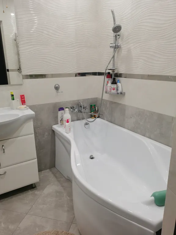 Центр города, уютная квартира в новом доме, лифт, парковочное место.