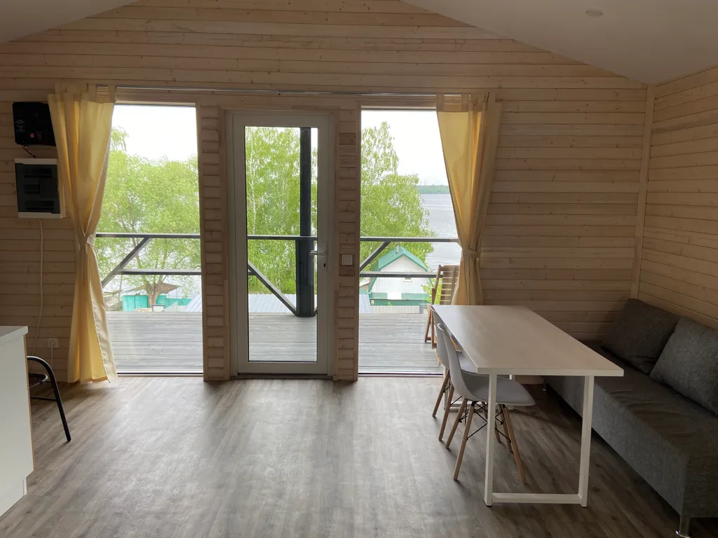 Дом на берегу водохранилища