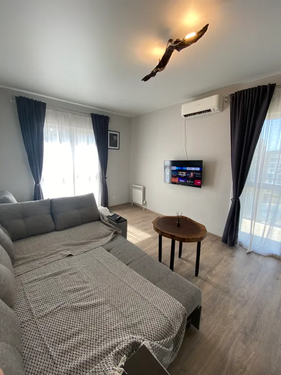 Квартира с видом на можжевеловую рощу и море