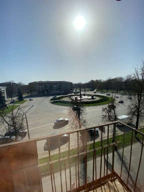 Двухкомнатная квартира в центре с видом на площадь победы