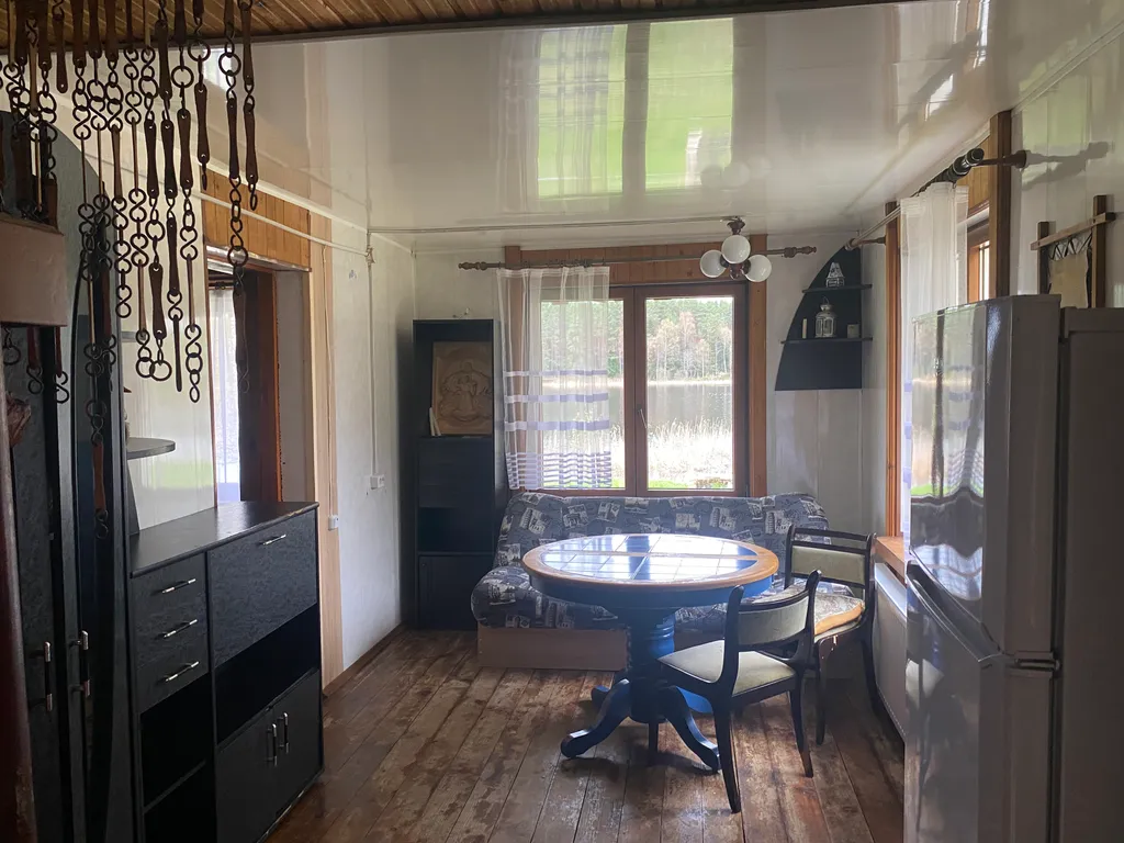 Дом на береговой линии озера селигер