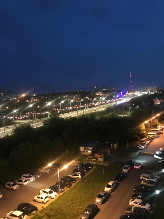 Апартаменты в ЖК Париж, центр. Парк Победы! Вода горячая есть.