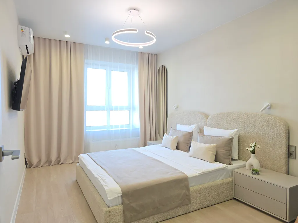 Современная,  комфортная квартира (ТЦ Арена, Аэропорт).