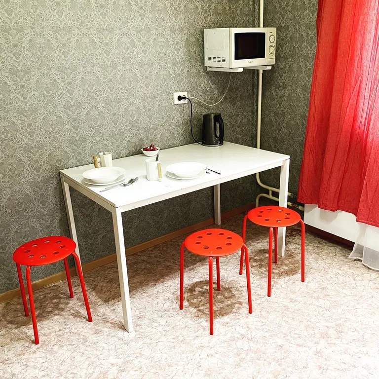 У Ледового дворца и областной больницы