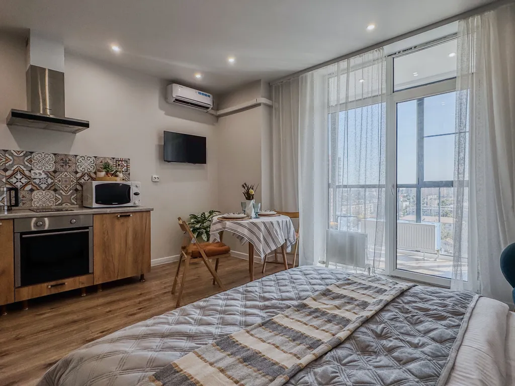 Уютная студия в центре с рабочим местом