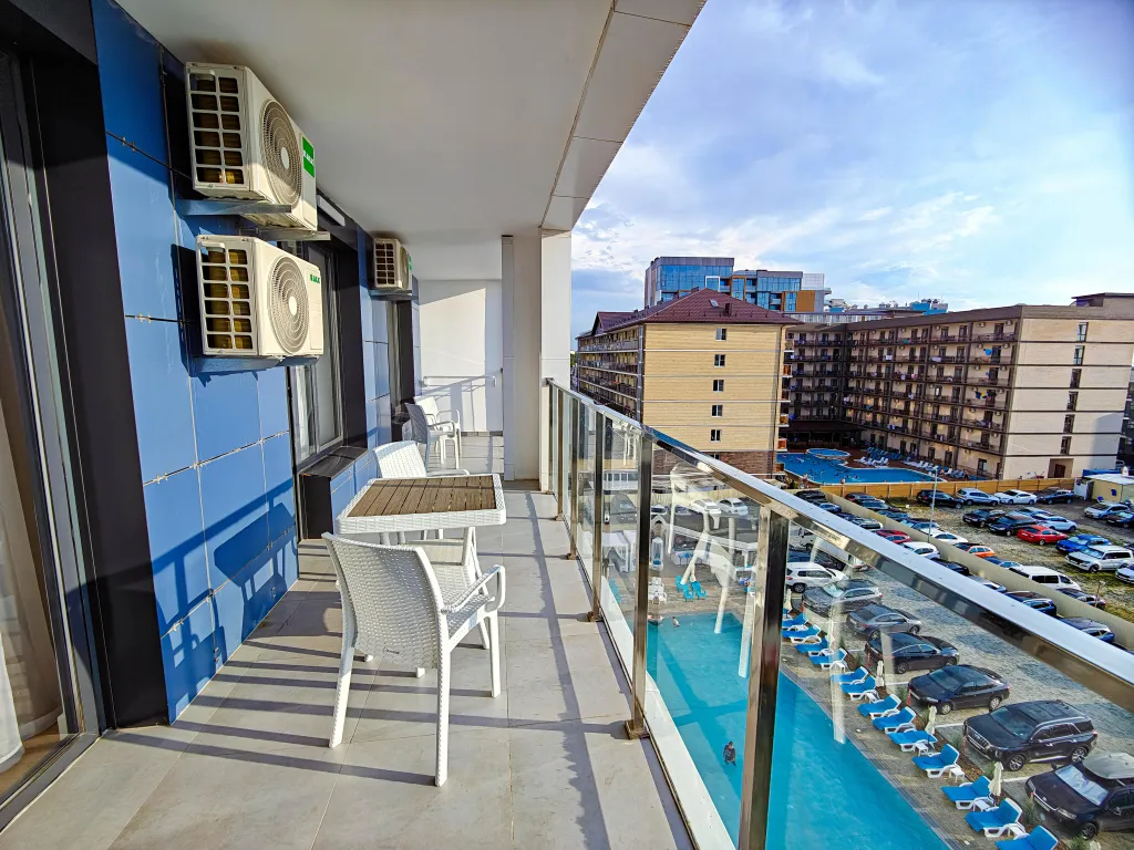 Апартаменты категории люкс 3-х комнатный на первой береговой линии