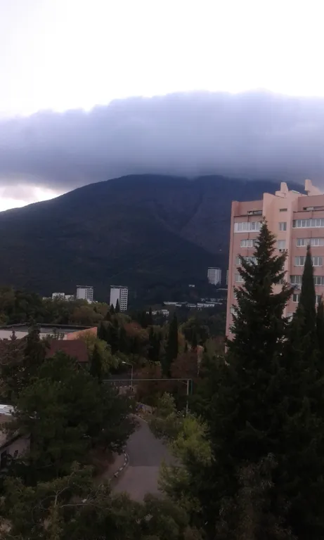 Квартира с красивым видом на море и гору АюДаг