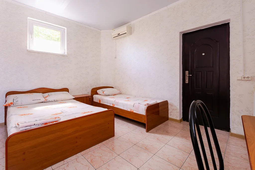 Четырёхместный номер с удобствами, парковка в подарок