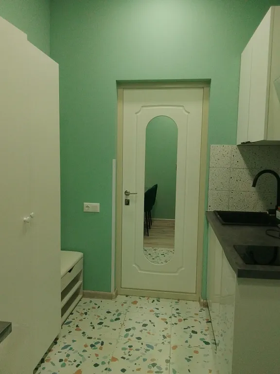 Красивая и уютная студия вблизи метро недалеко от центра