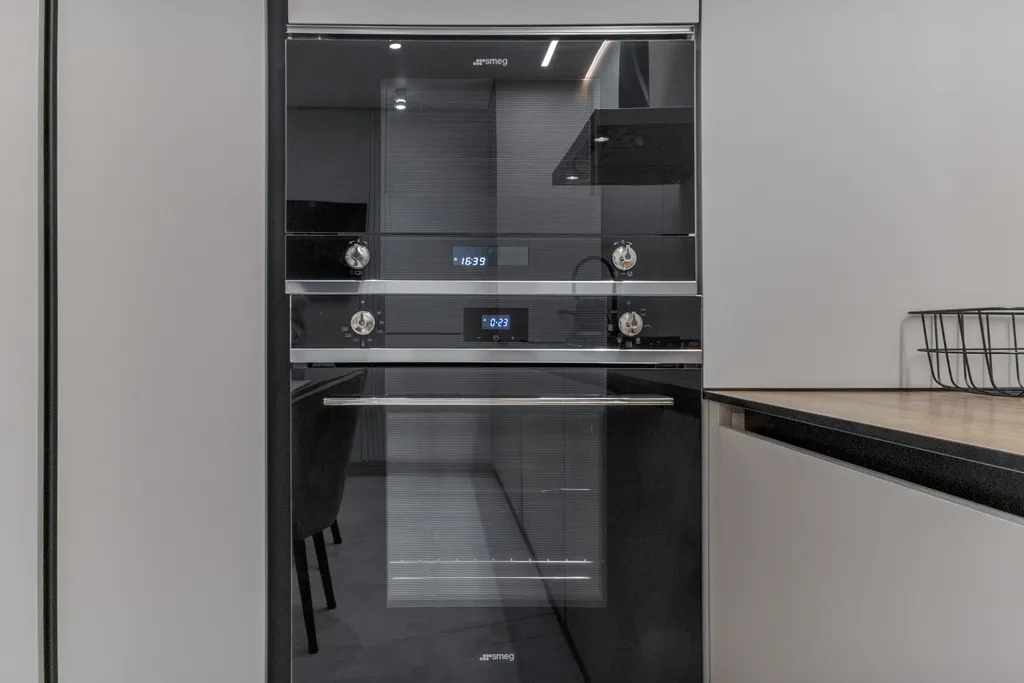 Квартира в элитном ЖК с плетеной мебелью на балконе от Juls Apart