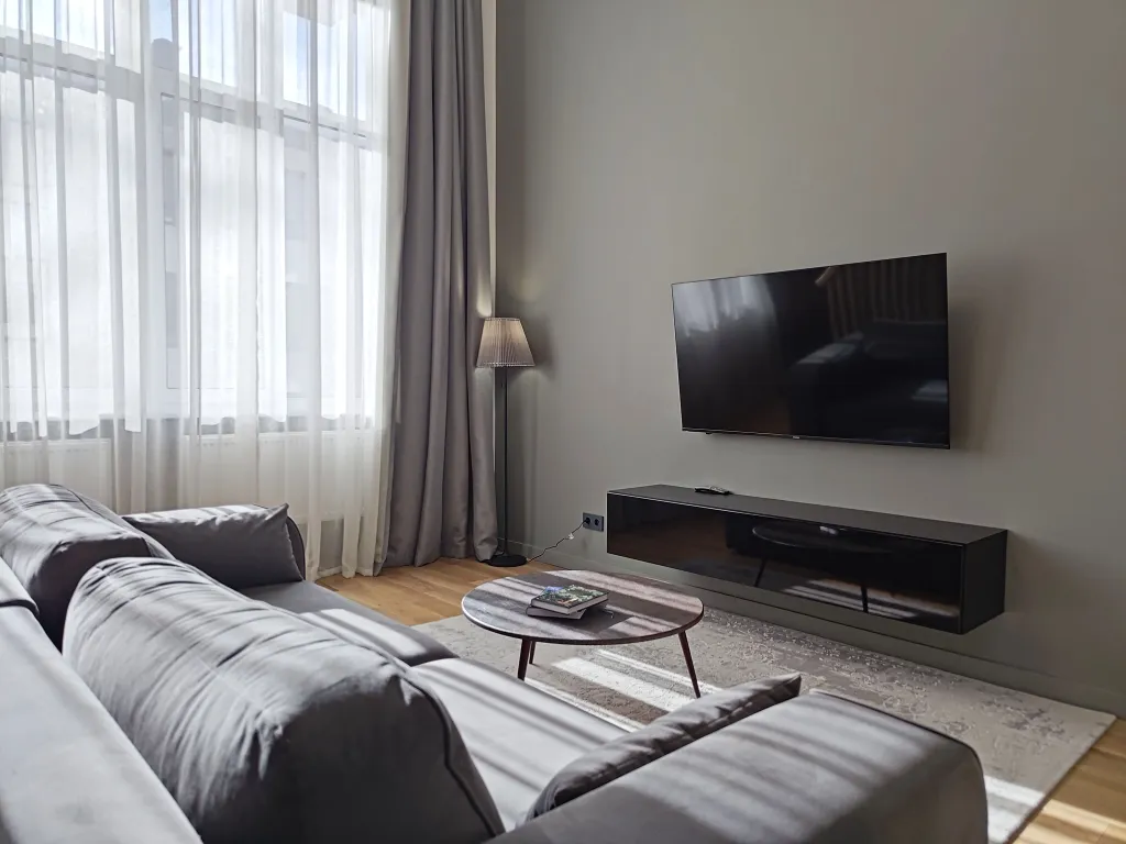 Дизайнерский двухуровневый апартамент с панорамным окном