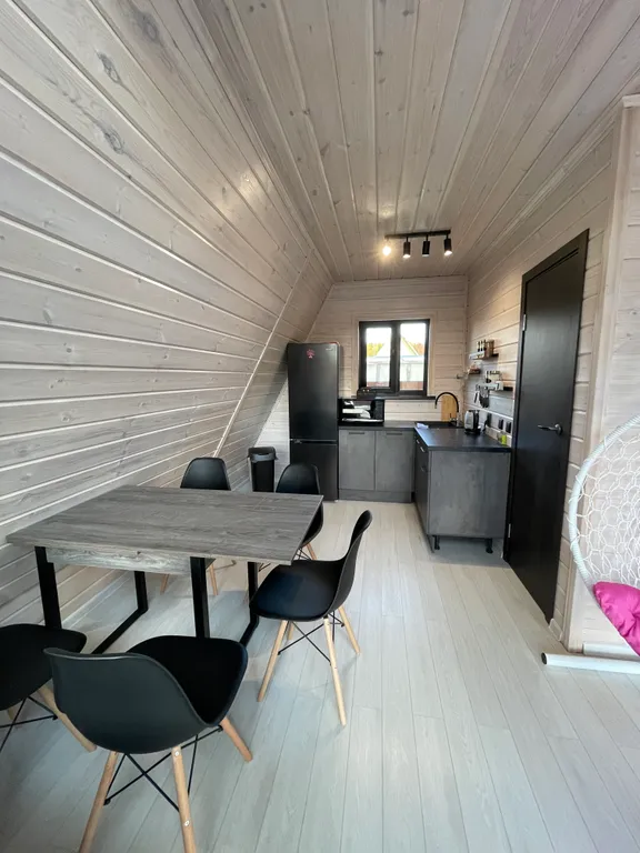 Треугольный дом Афрейм с видом на лес и подогреваемым бассейном